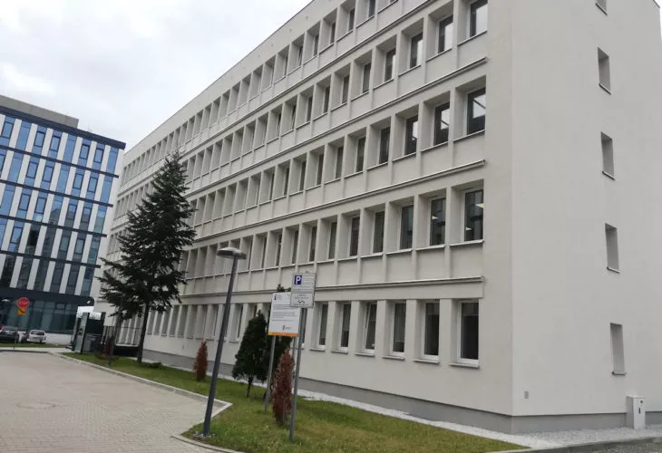 Zdjęcie przedstawia budynek PPTP